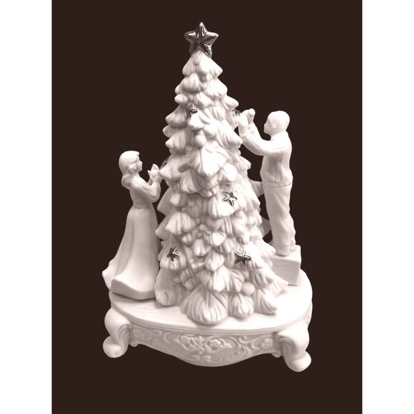 Lenox First Christmas Together Wind Up Musical Tree Couple Figurine 9.5" - Picture 3 of 6